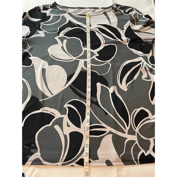 Croft and Barrow Size L Tunic. 3/4 Sleeve.  Grey w/design - Picture 9 of 16